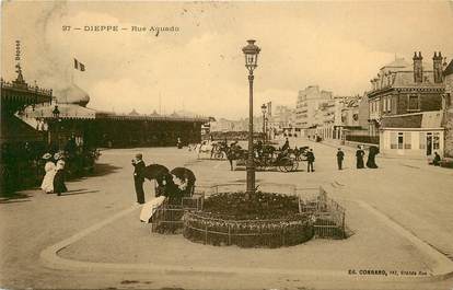 CPA FRANCE 76 "Dieppe, rue Aquado"