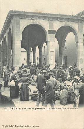   CPA FRANCE 26 "Saint Vallier sur Rhône, la Halle, un jour de marché"