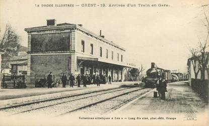 CPA FRANCE 26 "Crest, arrivée d'un train en gare" / TRAIN