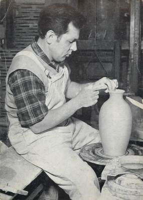 / CPSM FRANCE 67 "Betschdorf, Claude Schmitter" / POTERIE D'ART