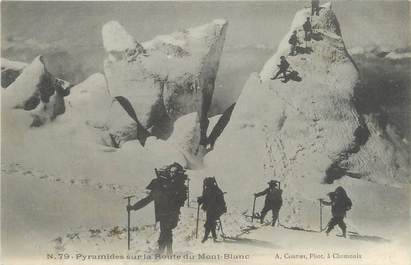 / CPA FRANCE 74 "Chamonix, pyramide sur la route du Mont Blanc"