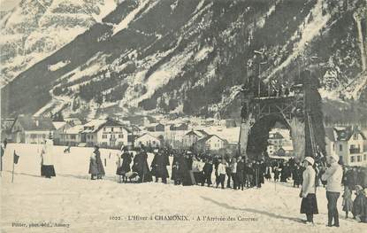 / CPA FRANCE 74 "Chamonix, l'arrivée des courses"