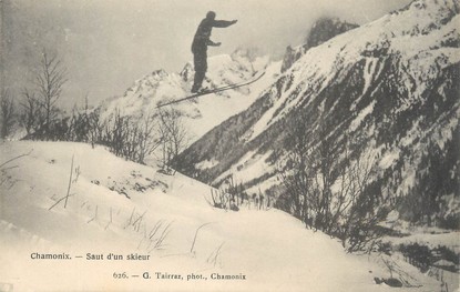/ CPA FRANCE 74 "Chamonix, saut d'un skieur"