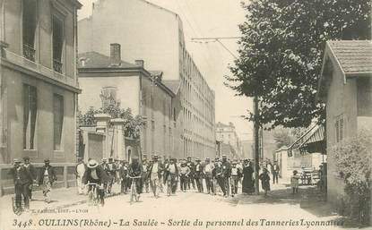 CPA FRANCE 69 "Oullins, La Saulée, sortie du personnel des Tanneries lyonnais"