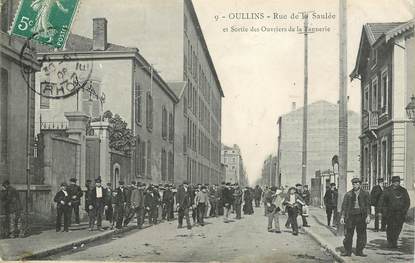 CPA FRANCE 69 "Oullins, rue de la Saulée, sortie des ouvriers de la Tannerie"