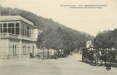 CPA FRANCE 65 "Bagnères de Bigorre, Etablissement thermal et la place"