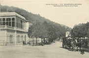 65 Haute PyrÉnÉe CPA FRANCE 65 "Bagnères de Bigorre, Etablissement thermal et la place"