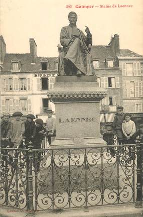 CPA FRANCE 29 "Quimper, Statue de Laennec"