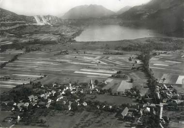 / CPSM FRANCE 74 "Doussard, vue générale aérienne et le lac d'Annecy "