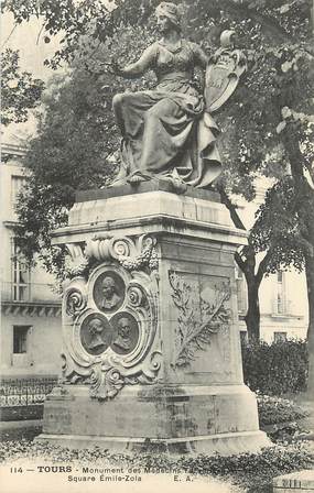 CPA FRANCE 37 "Tours, monument des Médecins, Square Emile Zola"