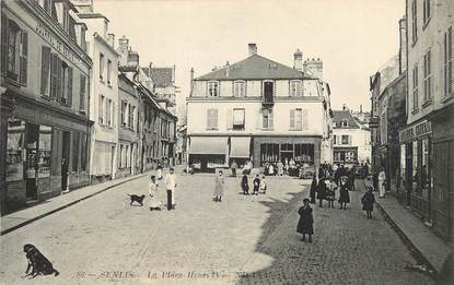 CPA FRANCE 60 "Senlis, la Place Henri IV"