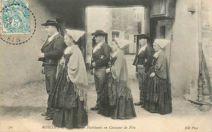  CPA FRANCE 29 "Roscoff, les habitants en costumes de fête"