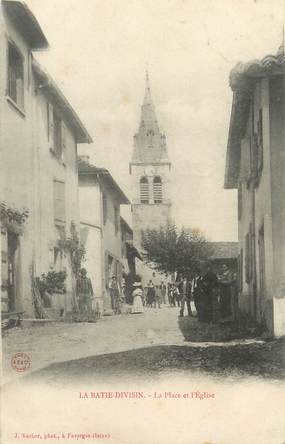 / CPA FRANCE 38 "La Batie Divisin, la place et l'église"