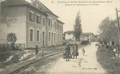 / CPA FRANCE 38 "Chatenay, avenue de Châtenay et les écoles"