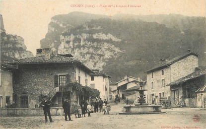 / CPA FRANCE 38 "Cognin, place de la grande Fontaine"