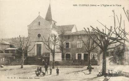 / CPA FRANCE 38 "Clonas, l'église et la place"