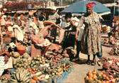 Martinique      CPSM MARTINIQUE "Un marché à Fort de France"