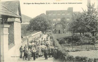 CPA FRANCE 76 "Saint Léger du Bourg Denis, sortie des ouvriers de l'Etablissement Lavoisier"