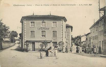 / CPA FRANCE 38 "Chatonnay, place de l'église et route de Saint Christophe"