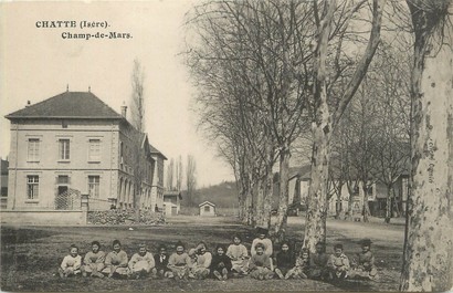 / CPA FRANCE 38 "Chatte, champ de Mars"