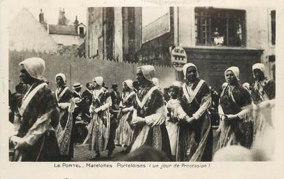 CPSM FRANCE 62 "Le Portel, Matelottes, un jour de Procession"