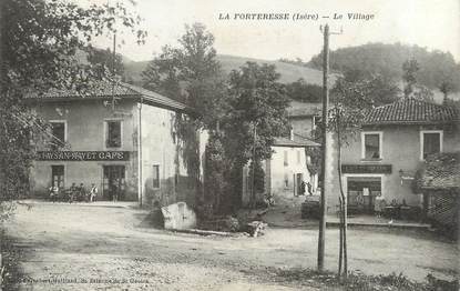 / CPA FRANCE 38 "La Forteresse, le village"