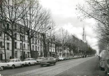 / CPSM FRANCE 75012 "Paris, église du Saint Esprit, le clocher et l'av Daumesnil"