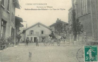 / CPA FRANCE 38 "Notre Dame de l'Osier, la place de l'église"