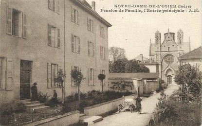 / CPA FRANCE 38 "Notre Dame de l'Osier, pension de famille, l'entrée principale"