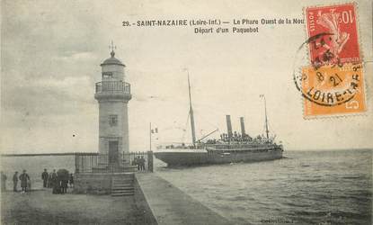 CPA FRANCE 44 "Saint Nazaire, le phare et le départ d'un paquebot"