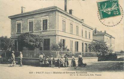 / CPA FRANCE 38 "Pact, mairie et groupe scolaire "
