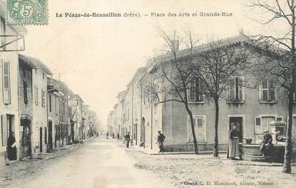 / CPA FRANCE 38 "Le Péage du Roussillon, place des Arts et grande rue"