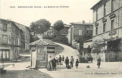 / CPA FRANCE 38 "Roussillon, la montée du château "