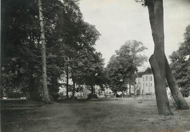 / CPSM FRANCE 78 "Versailles, école Sainte Geneviève, le parc"