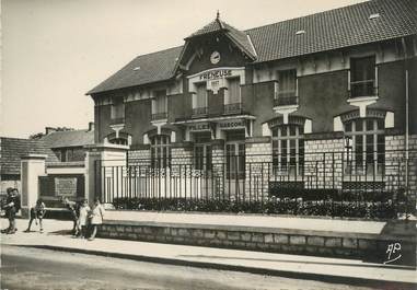 / CPSM FRANCE 78 "Freneuse, le groupe scolaire"