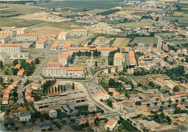 / CPSM FRANCE 79 "Saint Maixent l'Ecole, vue générale et la caserne Coiffé"