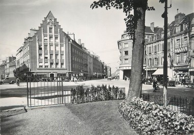 / CPSM FRANCE 80 "Amiens, place René Goblet et rue des trois cailloux"