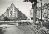 80 Somme / CPSM FRANCE 80 "Amiens, place René Goblet et rue des trois cailloux"