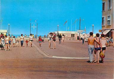 / CPSM FRANCE 80 "Cayeux sur Mer, entrée de la plage"