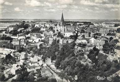 / CPSM FRANCE 80 "Montdidier, vue aérienne"