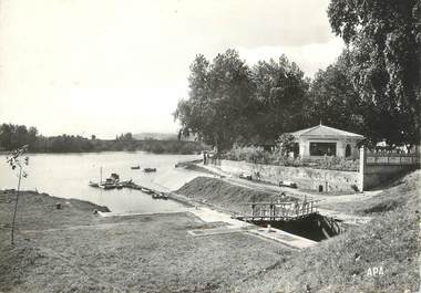 / CPSM FRANCE 82 "Moissac, l'uvarium, embarcadère sur le Tarn"