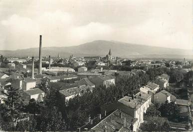 / CPSM FRANCE 84 "Carpentras, vue générale et le Mont Ventoux"