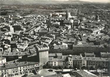 / CPSM FRANCE 84 "Carpentras, vue générale aérienne"