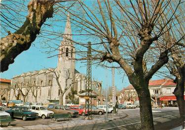 / CPSM FRANCE 84 "Avignon Montfavet, place de l'église"