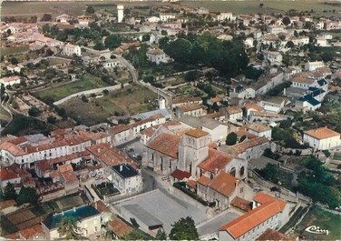 CPSM FRANCE 85 "Benet, vue aérienne, le centre de la ville"