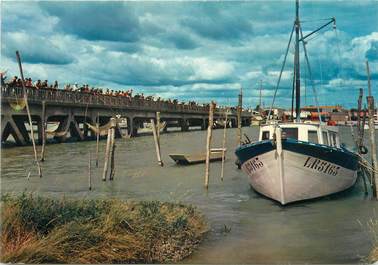 CPSM FRANCE 85 "L'Aiguillon sur Mer, la Faute, le pont et les pêcheurs"