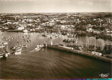 CPSM FRANCE 85 "L'Ile d'Yeu, port Joinville, vue aérienne sur le port"