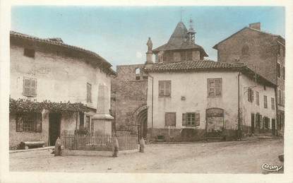 .CPA FRANCE 42 "L'Hôpital sous Rochefort, La place, le monument aux morts et l'église"