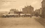 42 Loire .CPA FRANCE 42 "Izieux, Place du  Creux, le marché"