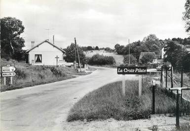 / CPSM FRANCE 89 "La Croix Pilate, route Auxerre"